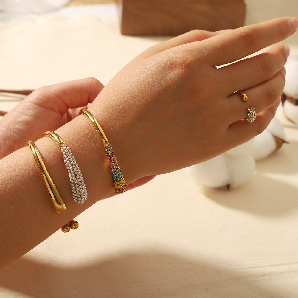 En stock Venta caliente moda europea y americana personalizada titanio pulsera de acero 18K chapado en oro color circonio completo diamante pulsera de acero inoxidable