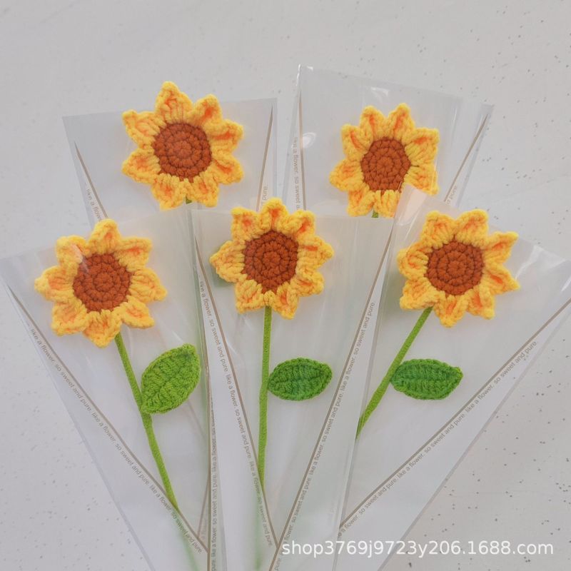 完成品の純粋な手作りのかぎ針編みの小さいヒマワリの花束の祝日の贈り物は花の永遠の花の置物の卸売りをシミュレーションします。|undefined