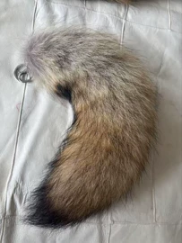 毛球;生皮、毛皮;帽条