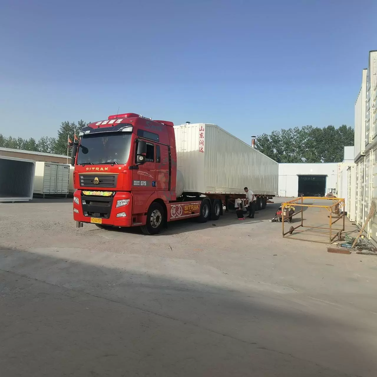 中国重汽汕德卡G7S6*4牵引车，集装箱半挂车飞翼快递运输货车