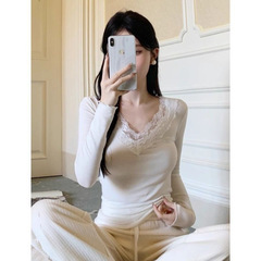 レースの底のシャツの女性の秋冬の新型の小さい香の風の中で長袖のtシャツの純粋な欲のvネックの茶芸の白い上着の潮を掛けます。
