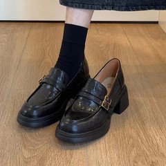 頭の層の牛革 ~ 厚い底の楽福の靴の女性の英倫の風と春秋の新型の1足は太い靴の復古の小さい革靴を踏んでいます。