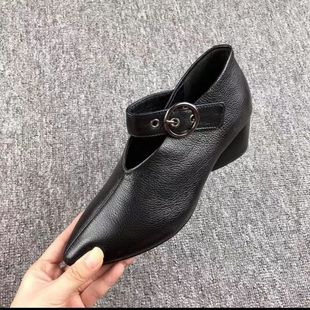 2025 Spring New Vintage Fashion Pointed Women's Shoes Belt Buckle Solid Color Thick Middle Heeled Women's Fashion Single Shoes
