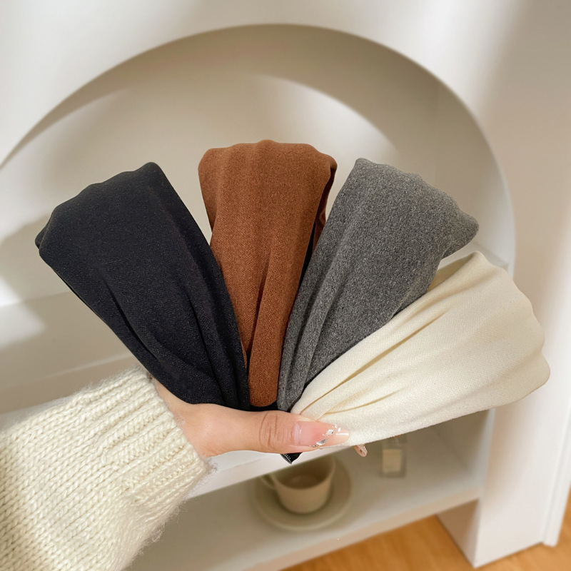 Otoño y invierno cráneo alto amplio borde banda de cabello de estilo femenino de alto nivel de estilo extranjero banda de cabello de moda para salir temperamento universal toque de cabello