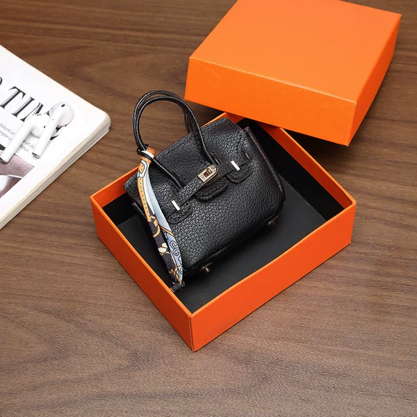 Mini earphone pouch, a small and exquisite coin purse, keychain accessory, car key pouch, lock-closure small square bag