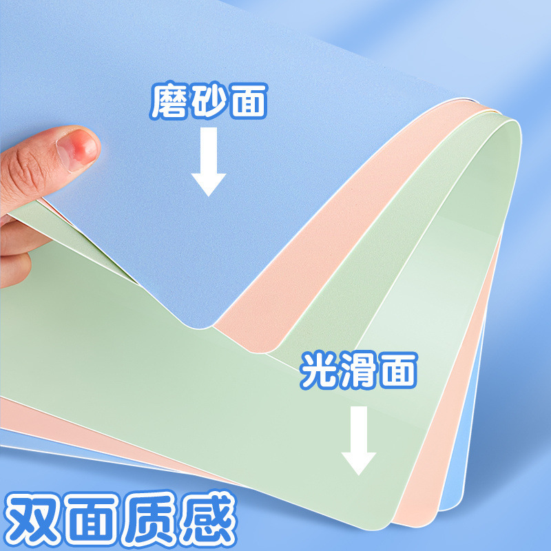 下敷きの学生は字を書いて下敷きをします。|undefined
