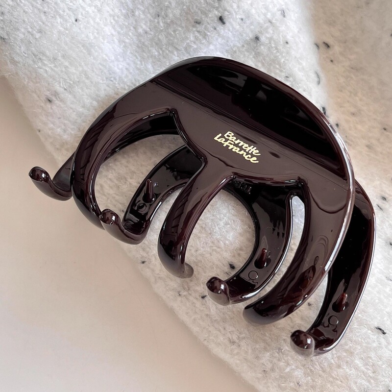 Simple Coffee-Colored Letter Pumpkin Claw Hair Clip for Women, Korean Style, Suitable for Thick Hair, Large Shark Hairpin for the Back of the Head, Hair Accessory, Large Size