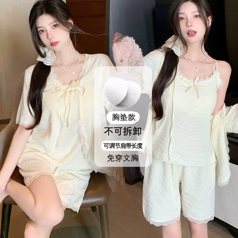Трехкомплектный набор с накладками для груди для женщин, летние пижамы 2025, сексуальный комплект домашней одежды с короткими рукавами, тонкий топ и шорты.