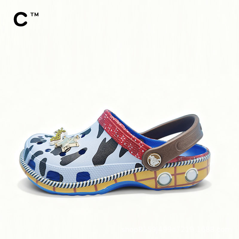 Cross Cow Hoodie Hole Shoes Toy Story Co-Brand Cartoon EVA respirable zapatos de playa casuales resistentes