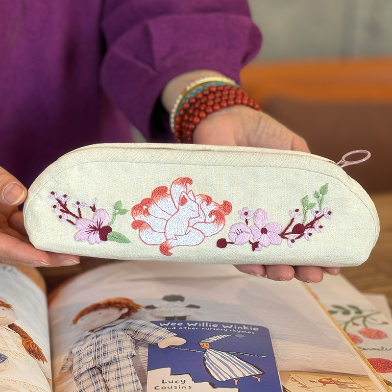 Bolsa de bolígrafo de estudiantes bordado de viento chino Lu bordado a mano flores y hierbas caja de papelería creativa regalo de apertura de la escuela caja de bolígrafo de arte