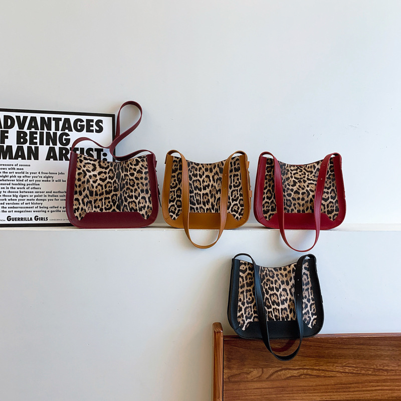 Bolsas de gran capacidad de gaúster con estriado de jersey para mujeres 2024 nueva moda coreana nicho bolsas de cubo empalmadas bolsas de hombro