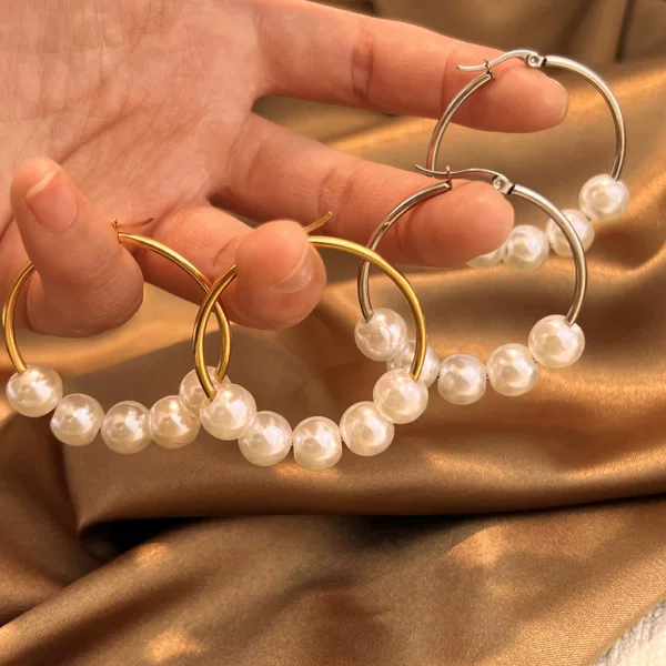 European and American Light Luxury High-End Pearl Titanium Steel Earrings, Simple Retro Style Earrings for Women, Stainless Steel Jewelry That Does Not Fade
