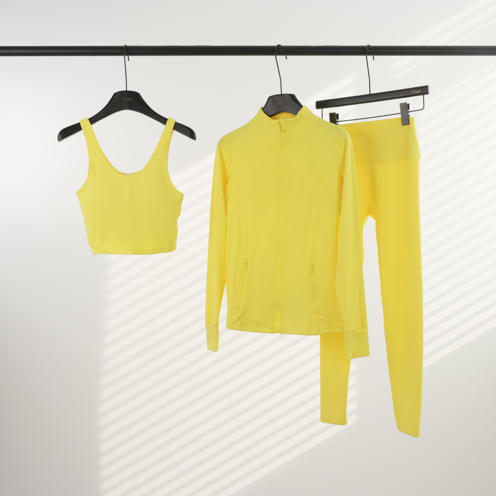 Conjunto de yoga LULU de tres piezas: chaqueta, camiseta sin mangas con cuello en U y leggings de cintura alta para mujer.