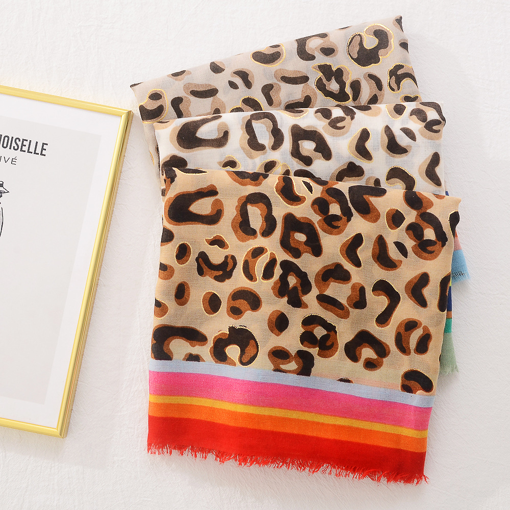 Moda estilo europeo y americano estampado de leopardo bronceado algodón y lino sensación bufanda de seda de moda todo fósforo bufanda grande viaje protector solar Toalla de playa para las mujeres