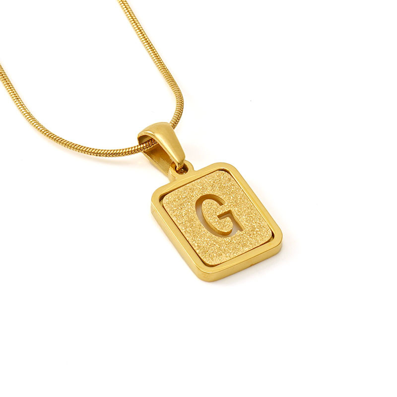 Nicho de moda europea y americana Cadena de hueso de serpiente 18K carta collar femenino transfronterizo de acero de titanio Arena-presionado carta colgante joyería al por mayor