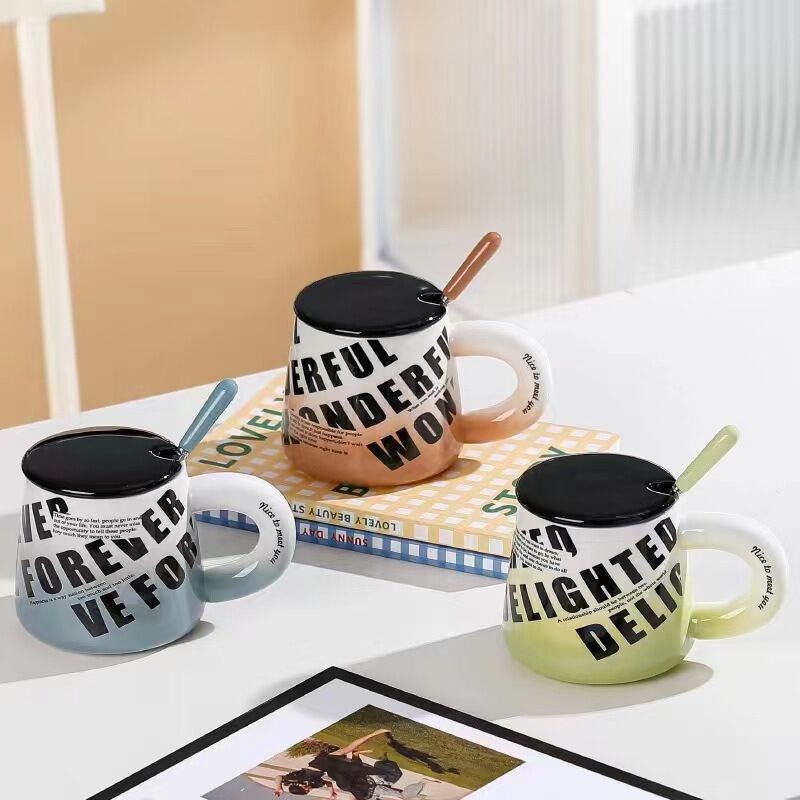 Creativo gradiente de color Estilo nórdico inglés personalizado Taza de cerámica con tapa cuchara Oficina taza de beber de alto aspecto