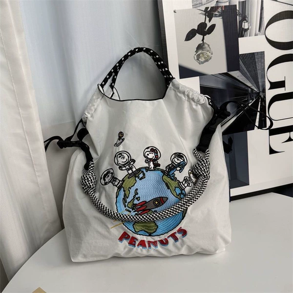 White-Snoopy Earth