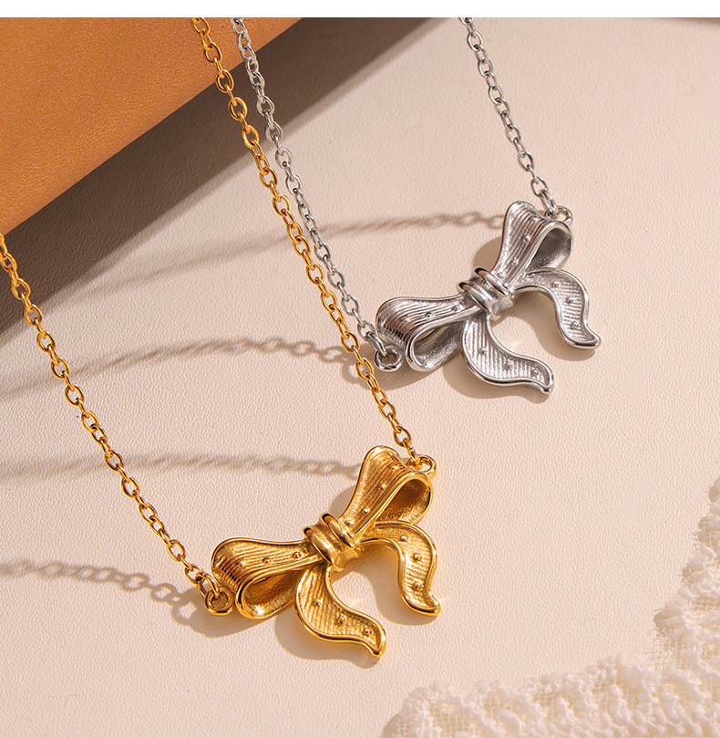 Set de joyería para mujer con colgante de lazo en acero_voghion.com