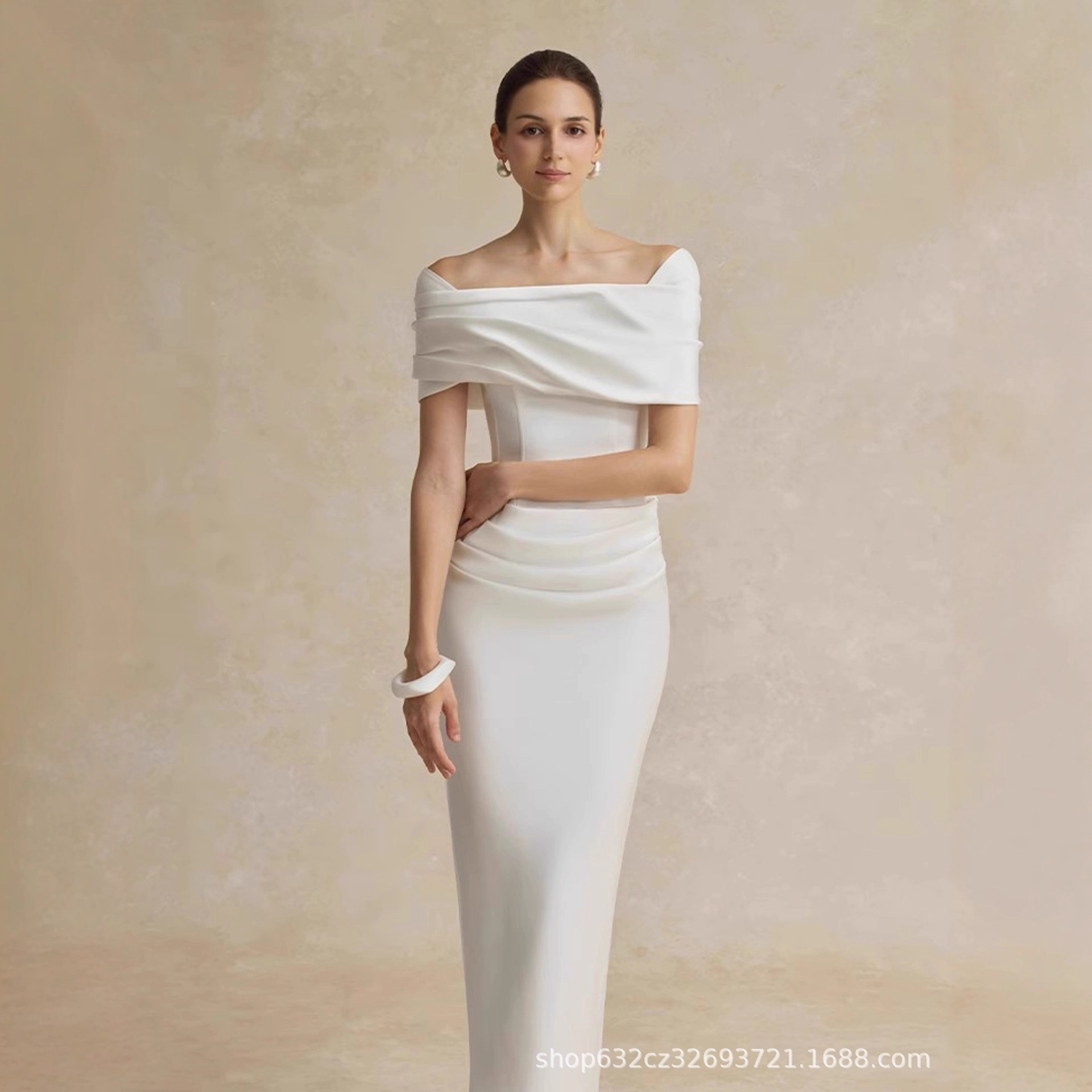 White Small Fragrant One-Shoulder Dress for Women in Autum, High-End, Exquisite and Beautiful, Slimming Look and Slimming Look Banquet Dress