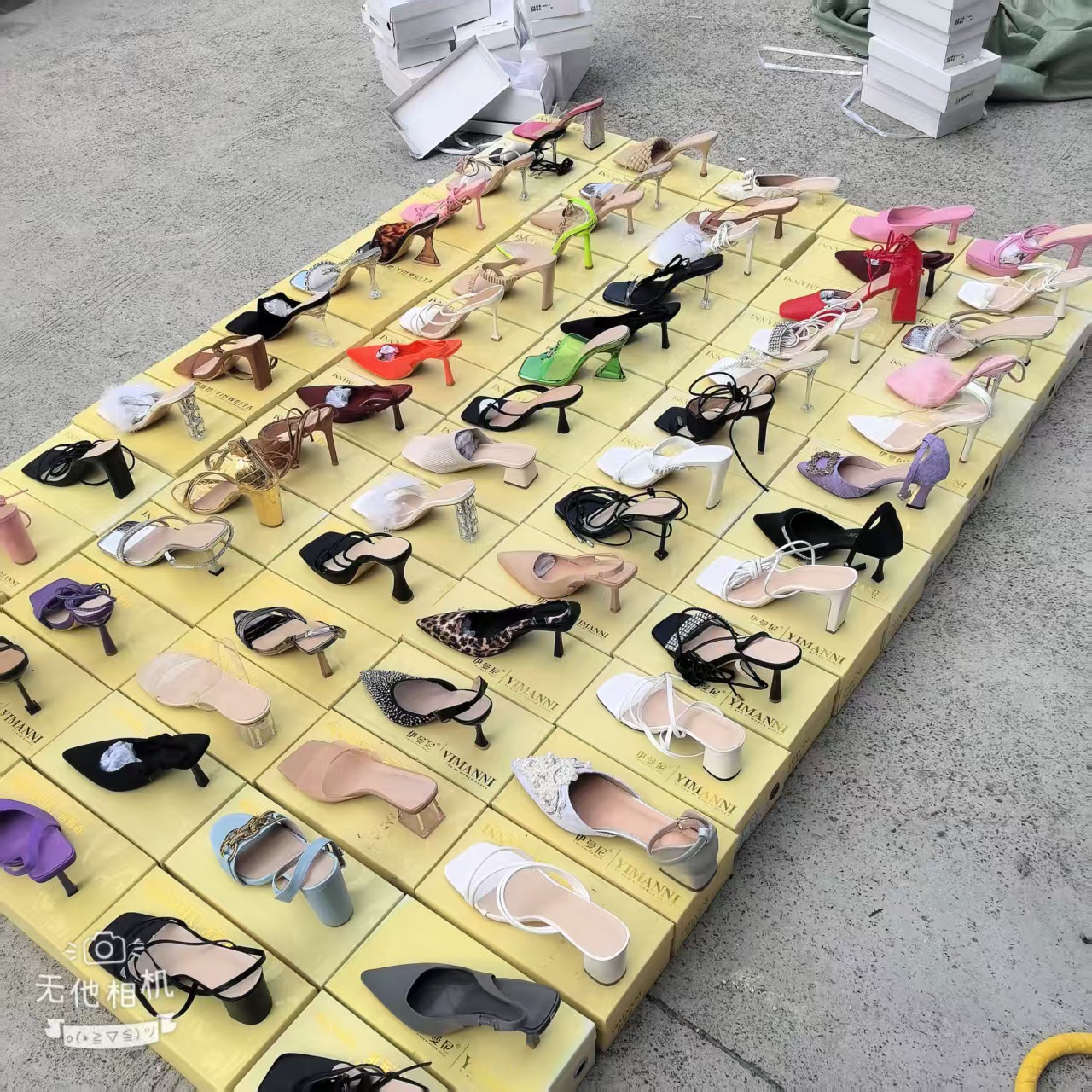 Nuevas zapatillas de cristal de talón transparente de moda de tacones altos de cabeza cuadrada comercio exterior de mujeres de cola fría comercio exterior