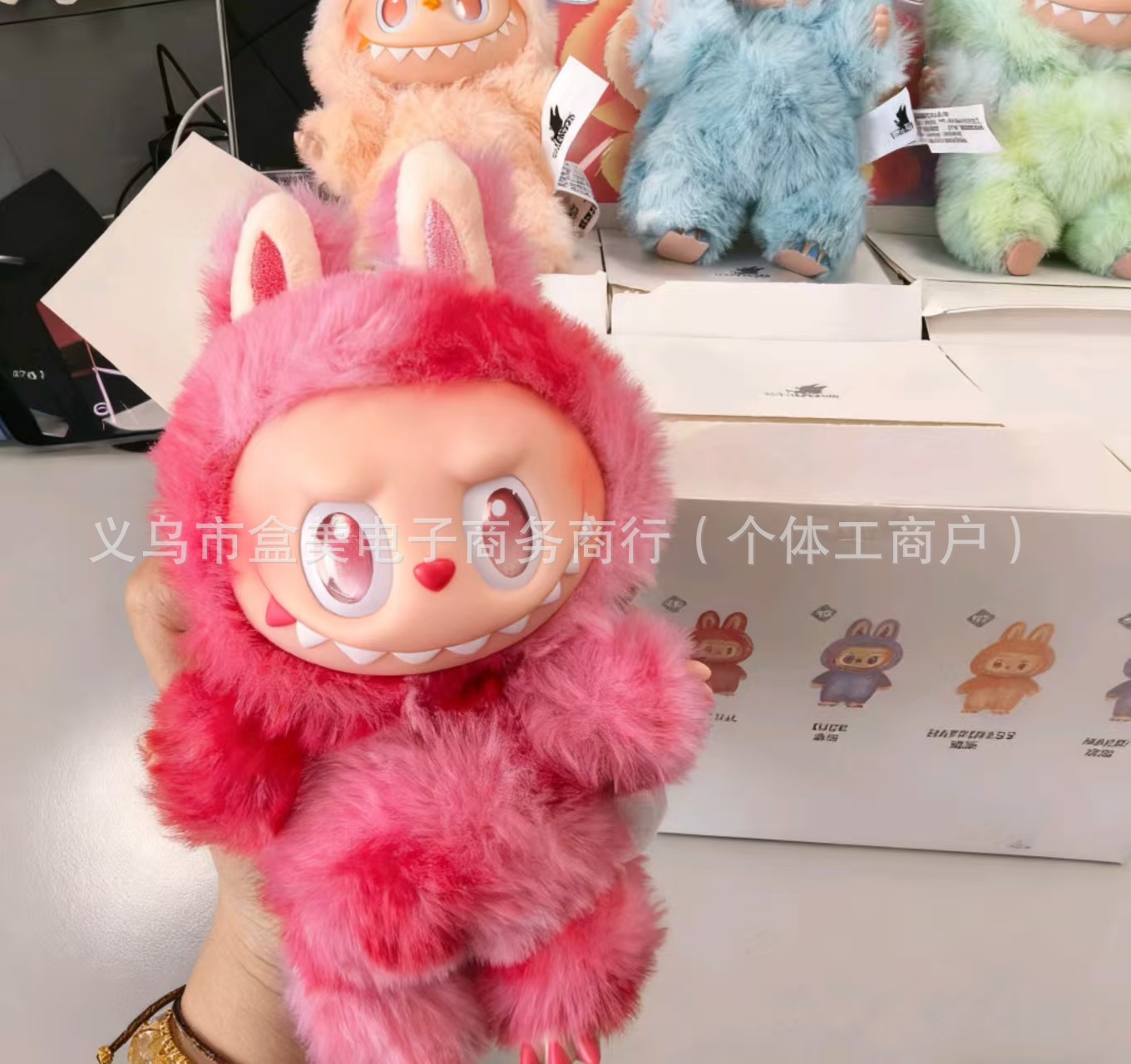 Topo de peluche juguetes infantiles de moda muñecas de cabina colgante caja ciega bolsas de pellizco descompresión descompresión