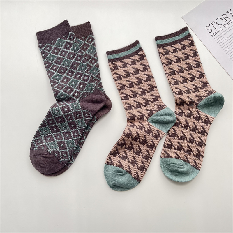 Femmes Rétro Motif Pied-de-poule Fibre De Polyacrylonitrile Crew Socks Une Paire display picture 9