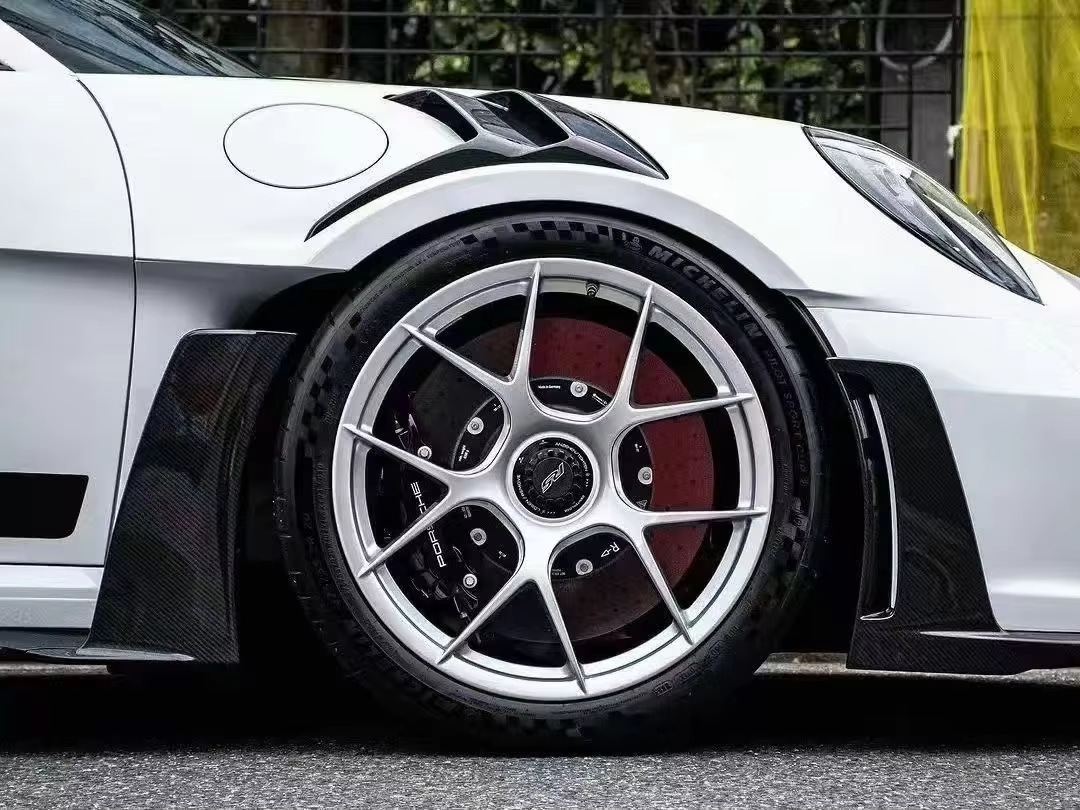 Suitable for Porsche 911 992 GT3RS original dry carbon fiber modification kit, front, middle, rear lip and side skirts