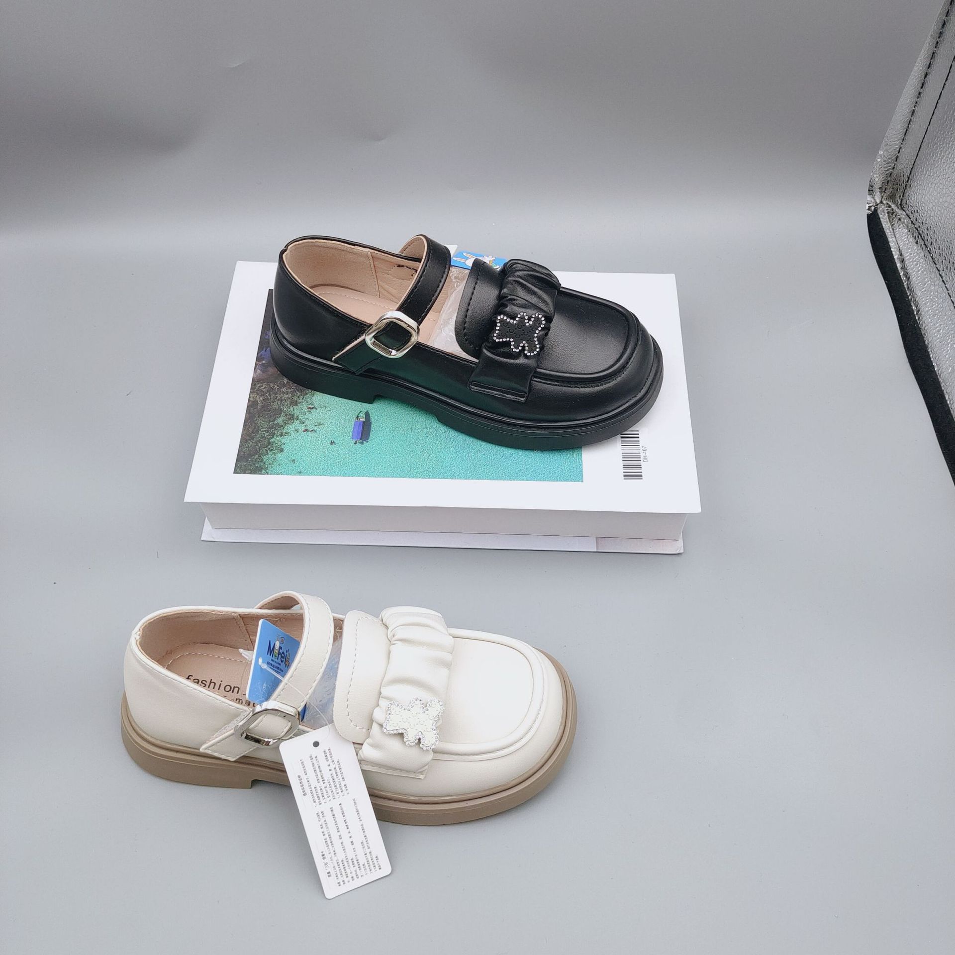 Fashionable children's shoes
