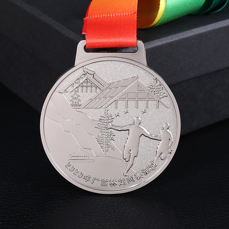 Venta al por mayor de oro y plata medalla de competencia de cobre maratón juegos de metal listado conmemorativo medalla personalización