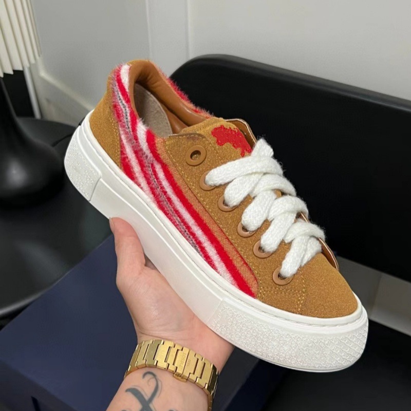 2024 neue trendige Paarschuhe in Übergröße, vielseitige runde Zehenpartie, farbblockierte dicke Sohle, sportliche weiße Freizeitschuhe_voghion.com