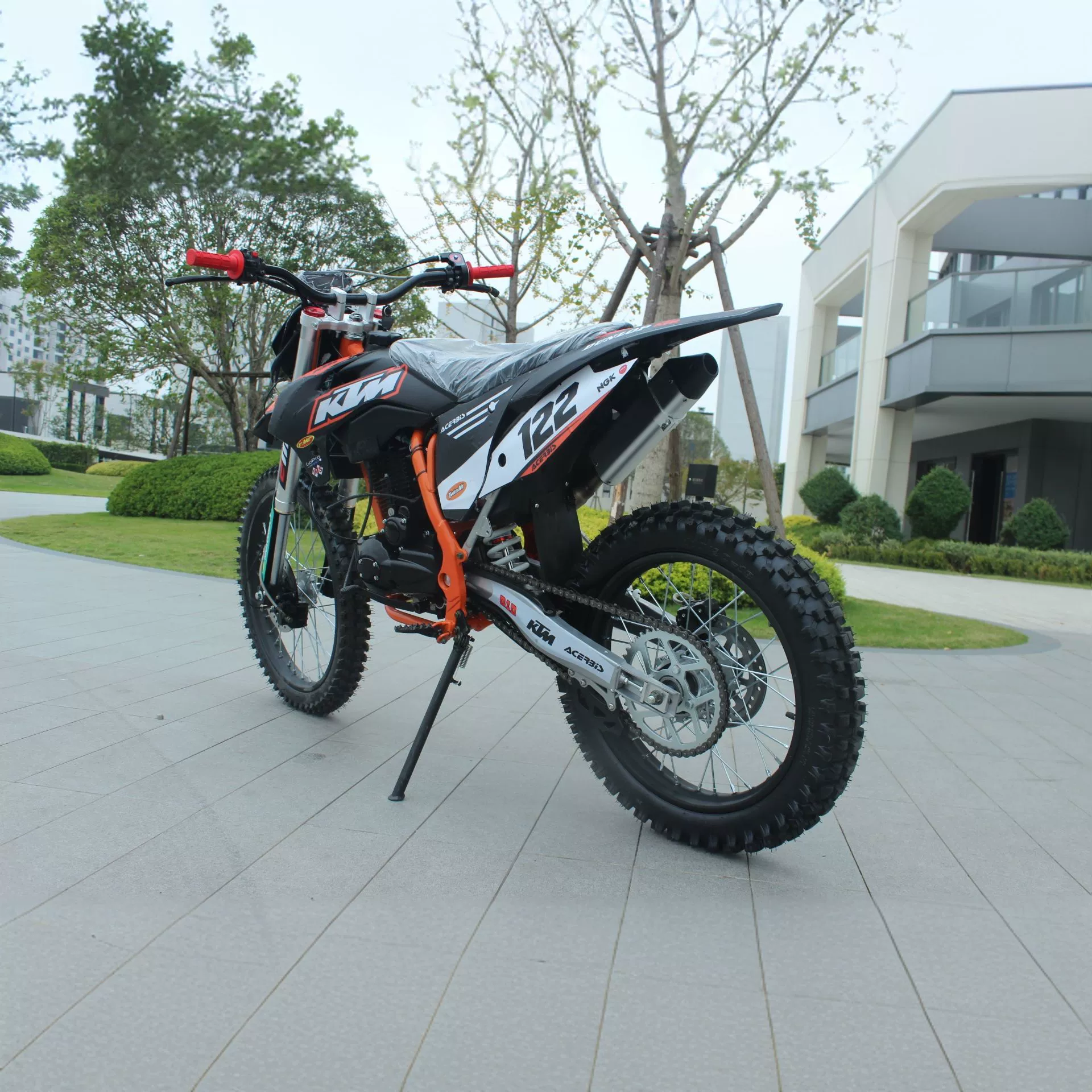 Две раунды большого внедорожного 250cc всесезонный внедорожник топливо топливо горный внедорожный мотоцикл профессиональный конкурентный мотоцикл