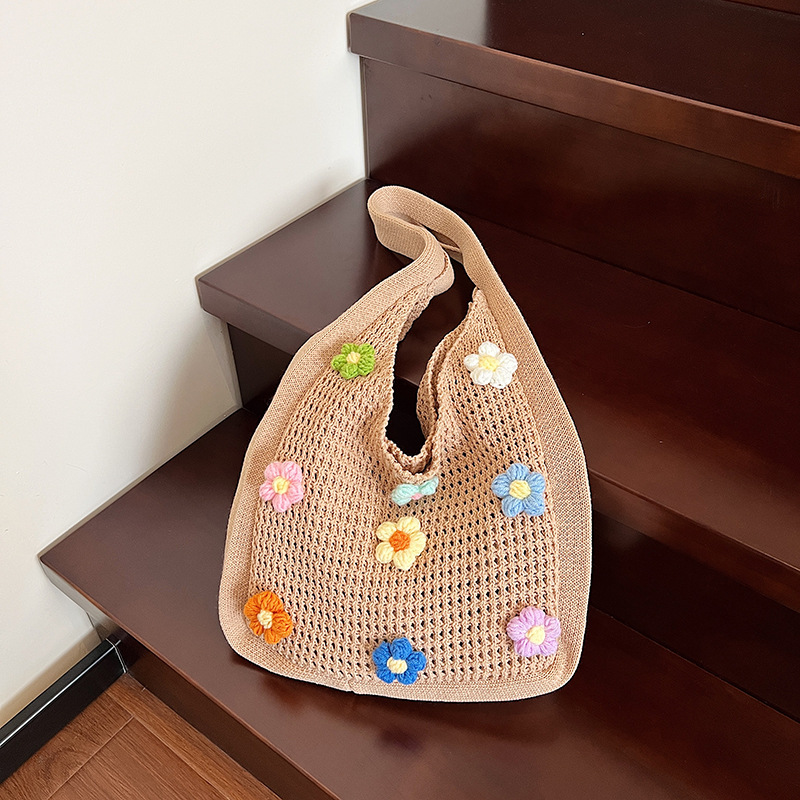 Versión coreana del bolso de nicho 2025 verano nuevo bolso femenino Xuan Yafeng flor bolso de hombro hueco de punto