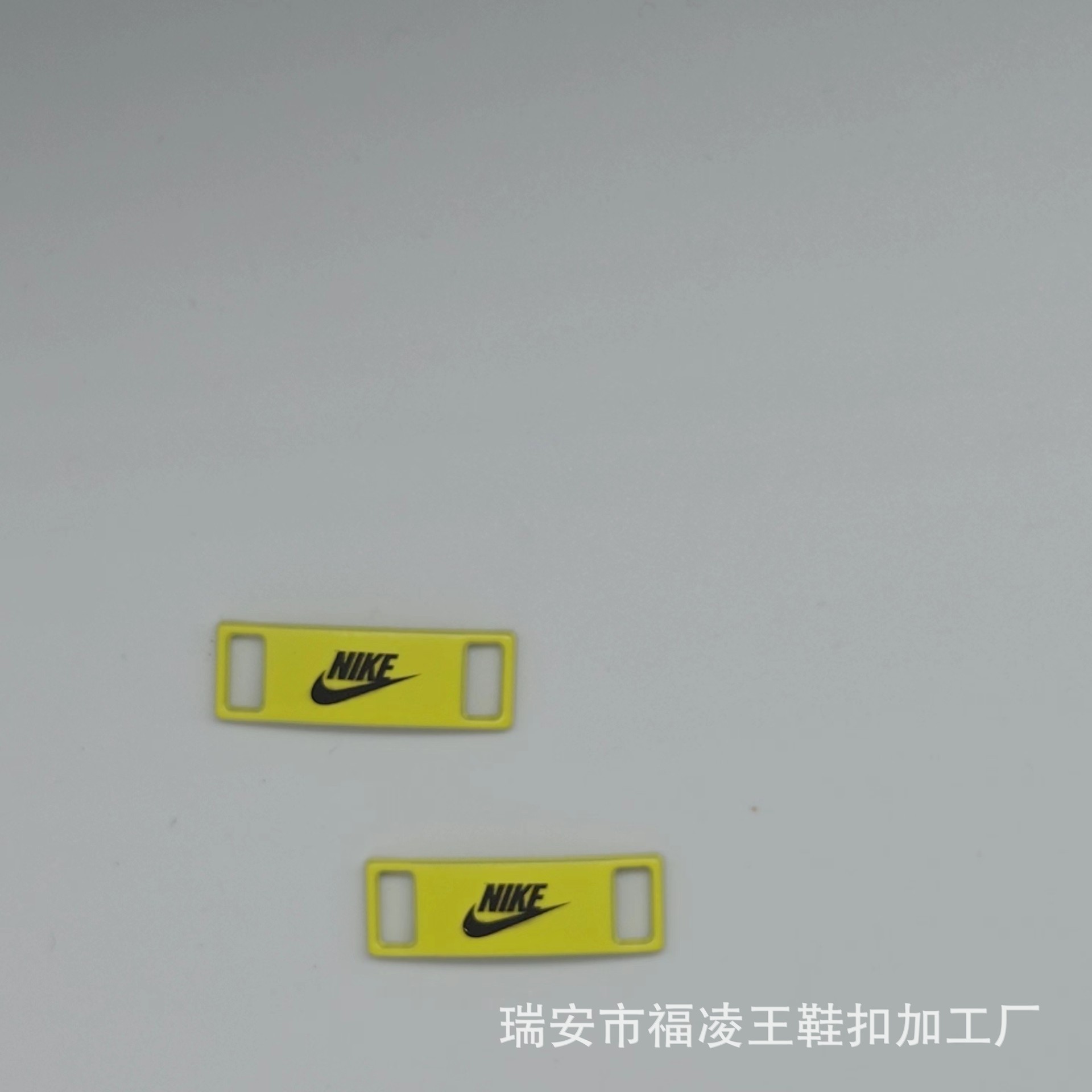 自作金属aj靴バックルランニング靴板靴鉄牌潮靴周辺個性ロゴ靴標