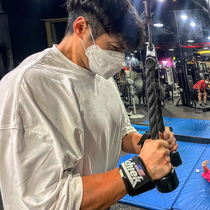 Men's Breathable Loose Short Sleeve T-Shirt Fitness Casual Running Sports Top Muscular Style Spring Summer Mid Waist Standard_viptrois.com