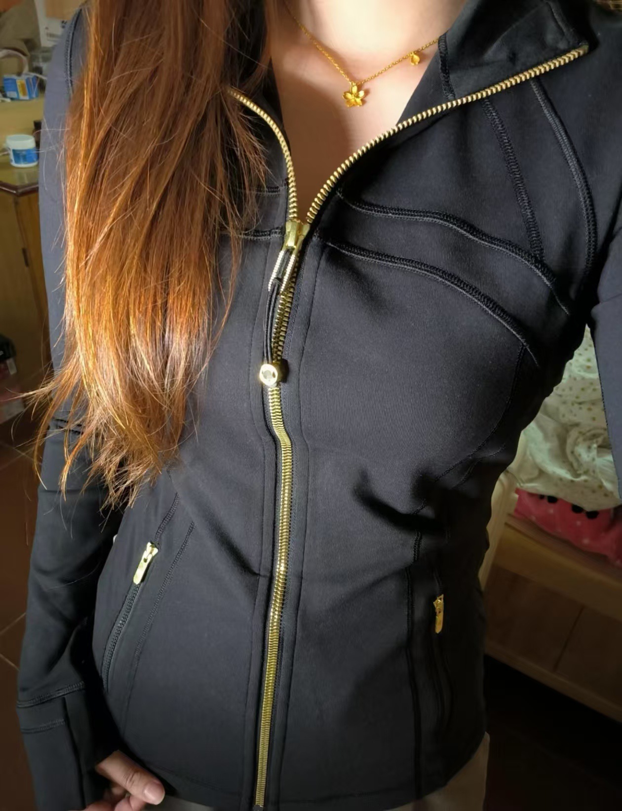 골드 지퍼 블랙 재킷
