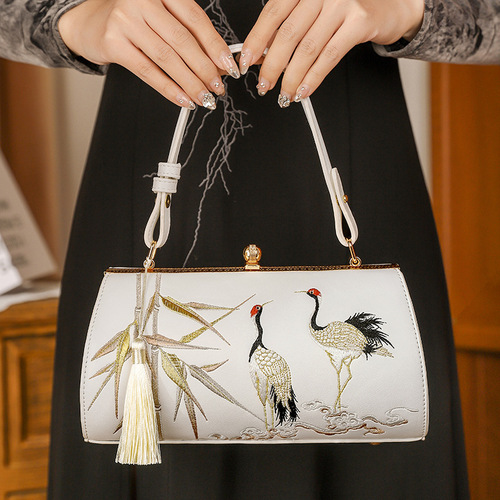 Antique embroidered chain bag, antique cheongsam banquet handbag, Chinese style microfiber leather embroidered tassel handbag