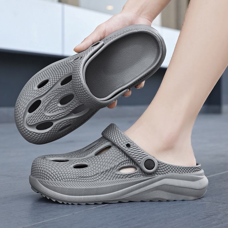 Moda casual todo-fósforo EVA ligero pisando mierda zapatos de hombre verano nuevo estilo de suela gruesa nuevo estilo Baotou zapatos con agujeros transpirables