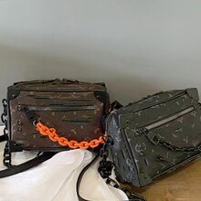 2025新款m lv男包女包真皮邮差包链条包三合一黑武士枕头包盒子包