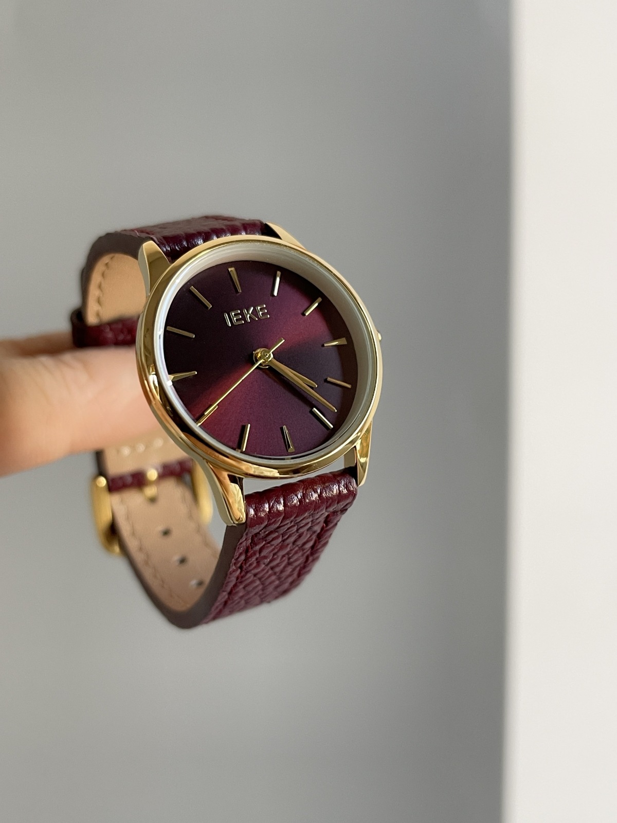 IEKEクロスボーダー小衆安可拉紅中古腕時計女性モデル個性軽豪華小型文字盤生放送プライベート女性時計