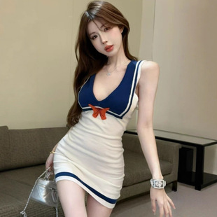 ��������ˮ�ַ�ײɫ�����B��ȹŮ���|�r�к����Y�b�V�I����ȹ��