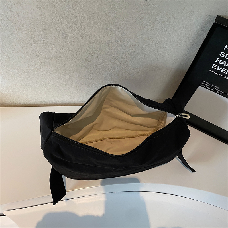 Bolsos de gran capacidad Bolsos de media luna de estilo perezoso para mujer Bolsos de bola de masa de mensajero de un solo hombro Bolsos de tela deportiva y de ocio de moda image 5