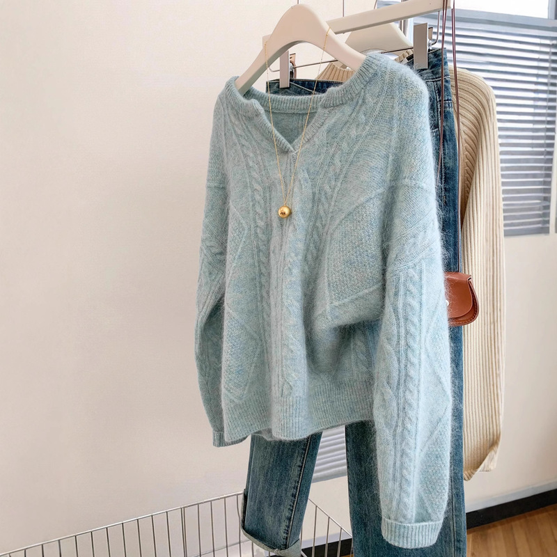 2026 Autumn and Winter New Style Outfit 100% Wool Women's Loose Lazy Style Soft Twist Knit Half-Open V-Neck Sweater for Outerwear