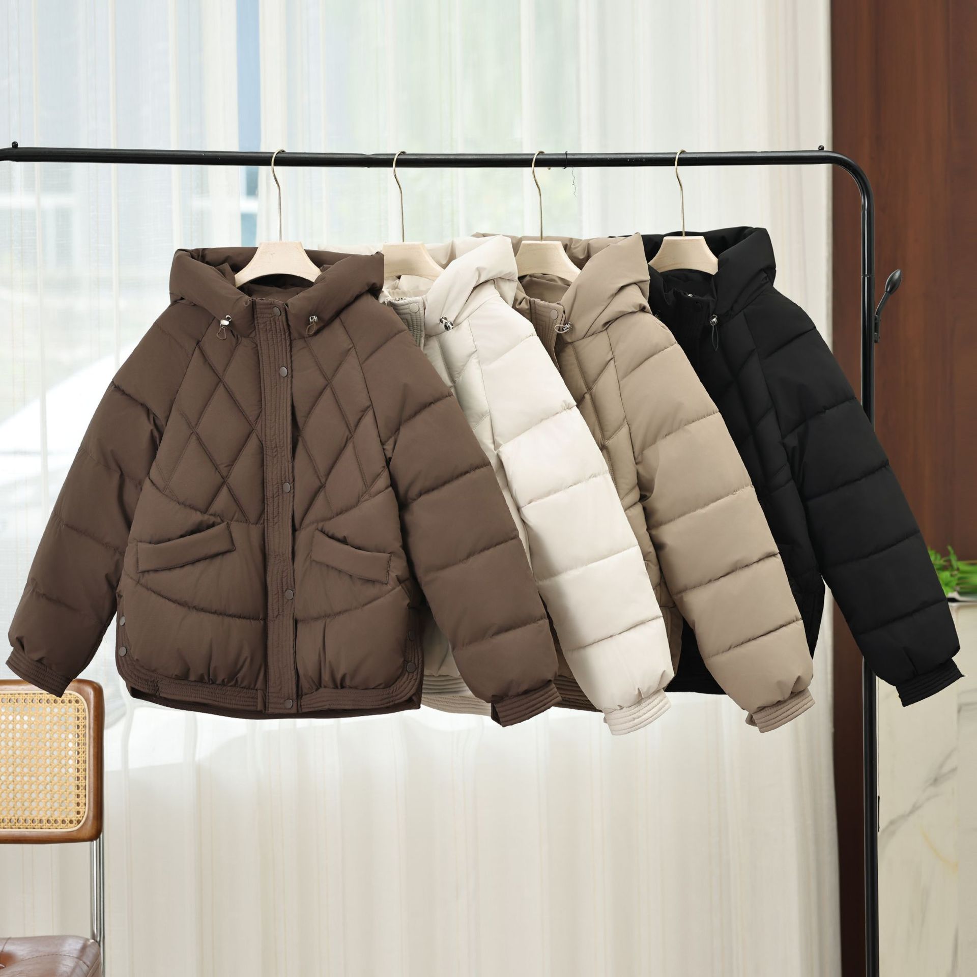 Nuevo hombre pequeño engrosado ropa de algodón 2025 corto invierno suelto estilo coreano de pan de alumno chaqueta chaqueta de algodón