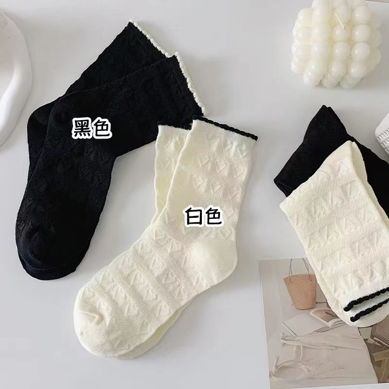 059 black and white heart