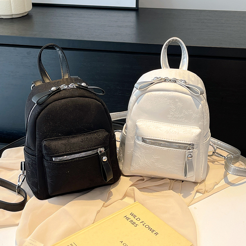 Mochila de chicas de moda de este año 2024 nuevo estilo de verano mochila de textura de moda universal viaje de viaje