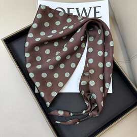 春秋新款三角巾双层缎面棕色波点韩系小披肩柔软挂坠护颈小丝巾女