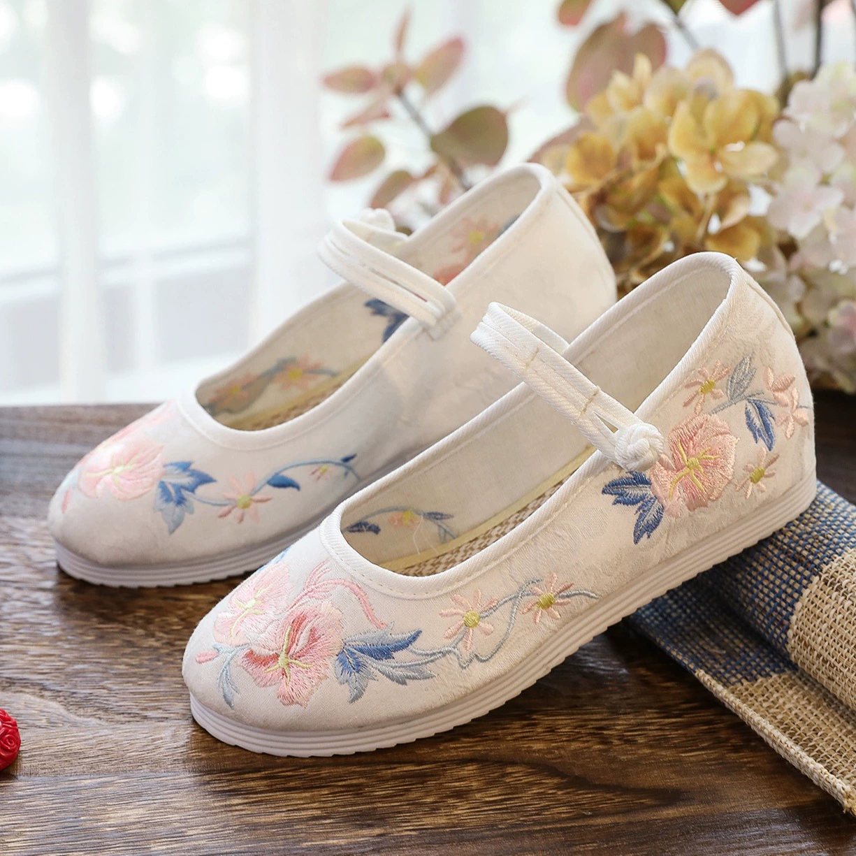 Обувь Hanfu с круглым носком, винтажный костюм на белой подошве с плоской вышивкой, Тканевая обувь для женщин