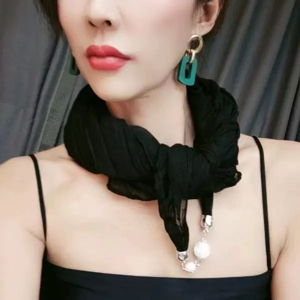 Women's fashion solid color pleated scarf pendant magnetic buckle necklace scarf cotton and linen square scarf warm neck protection multifunctional