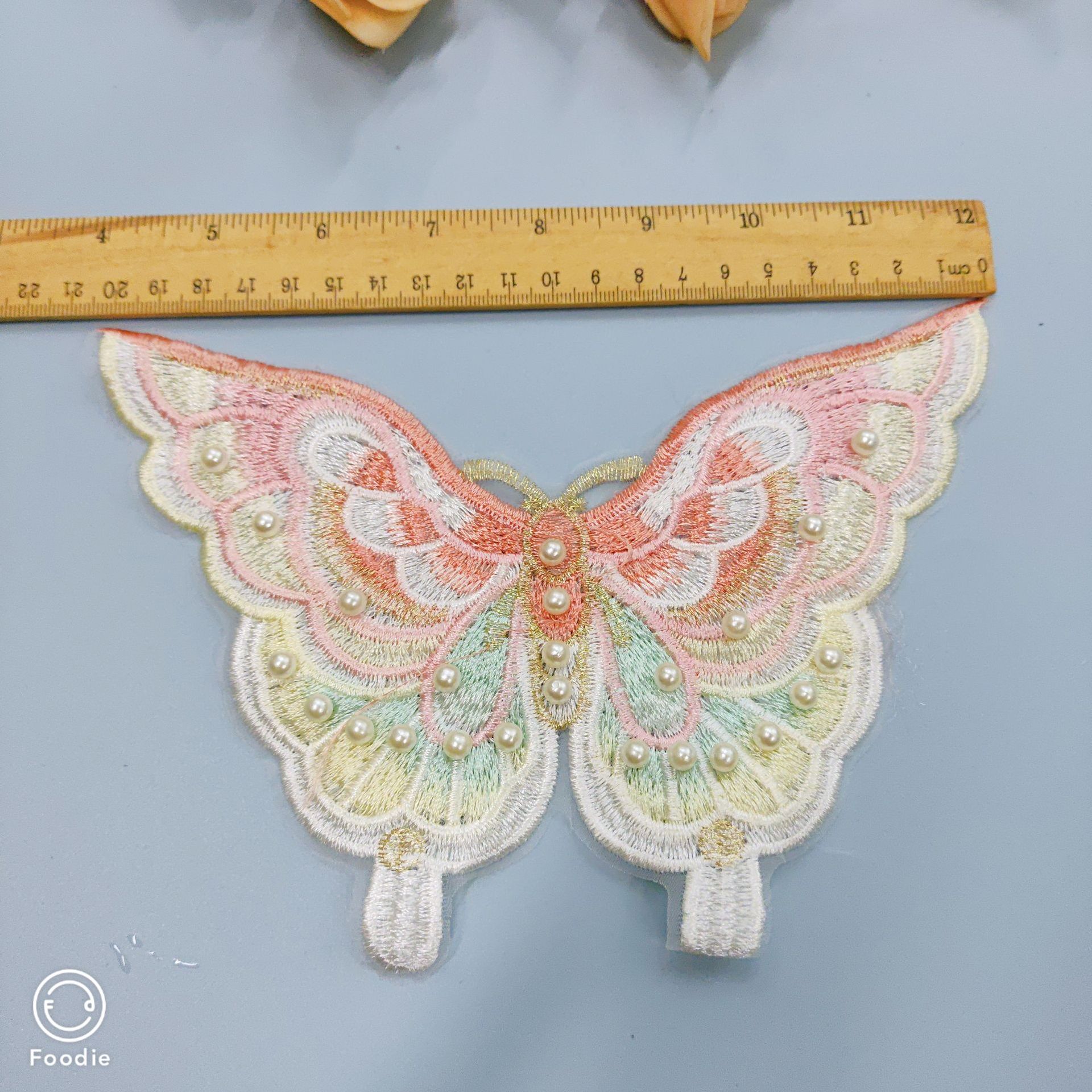 Nuevo estilo chino de color mariposa con cuentas de ropa infantil de mujer parche de ropa de arco decalco vestido vestido de princesa accesorios