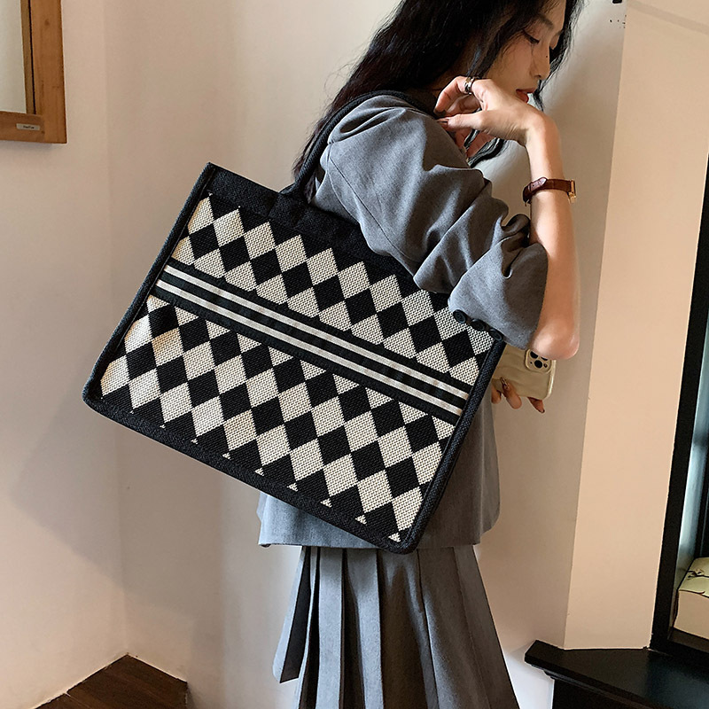 Blanco y Negro tablero de gran capacidad bolso de mano portátil 2023 nueva moda simple trabajo bolso de hombro